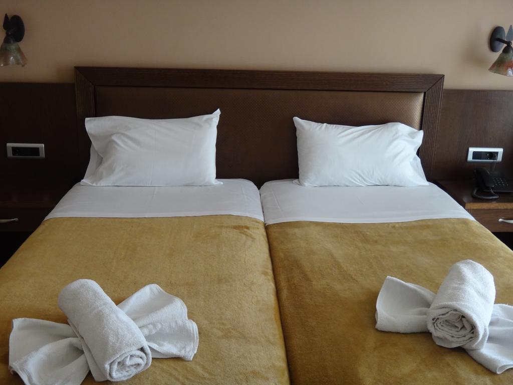 9 Queens Spa Hotel Loutra Aidhipsou Exteriör bild