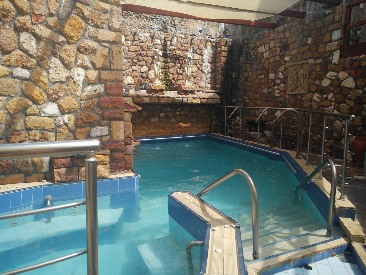 9 Queens Spa Hotel Loutra Aidhipsou Exteriör bild