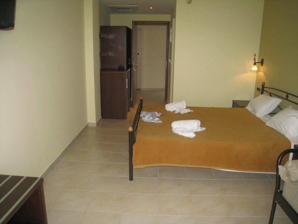 9 Queens Spa Hotel Loutra Aidhipsou Exteriör bild